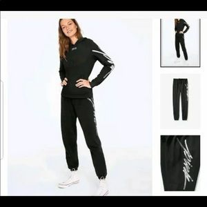 Love pink black outfit